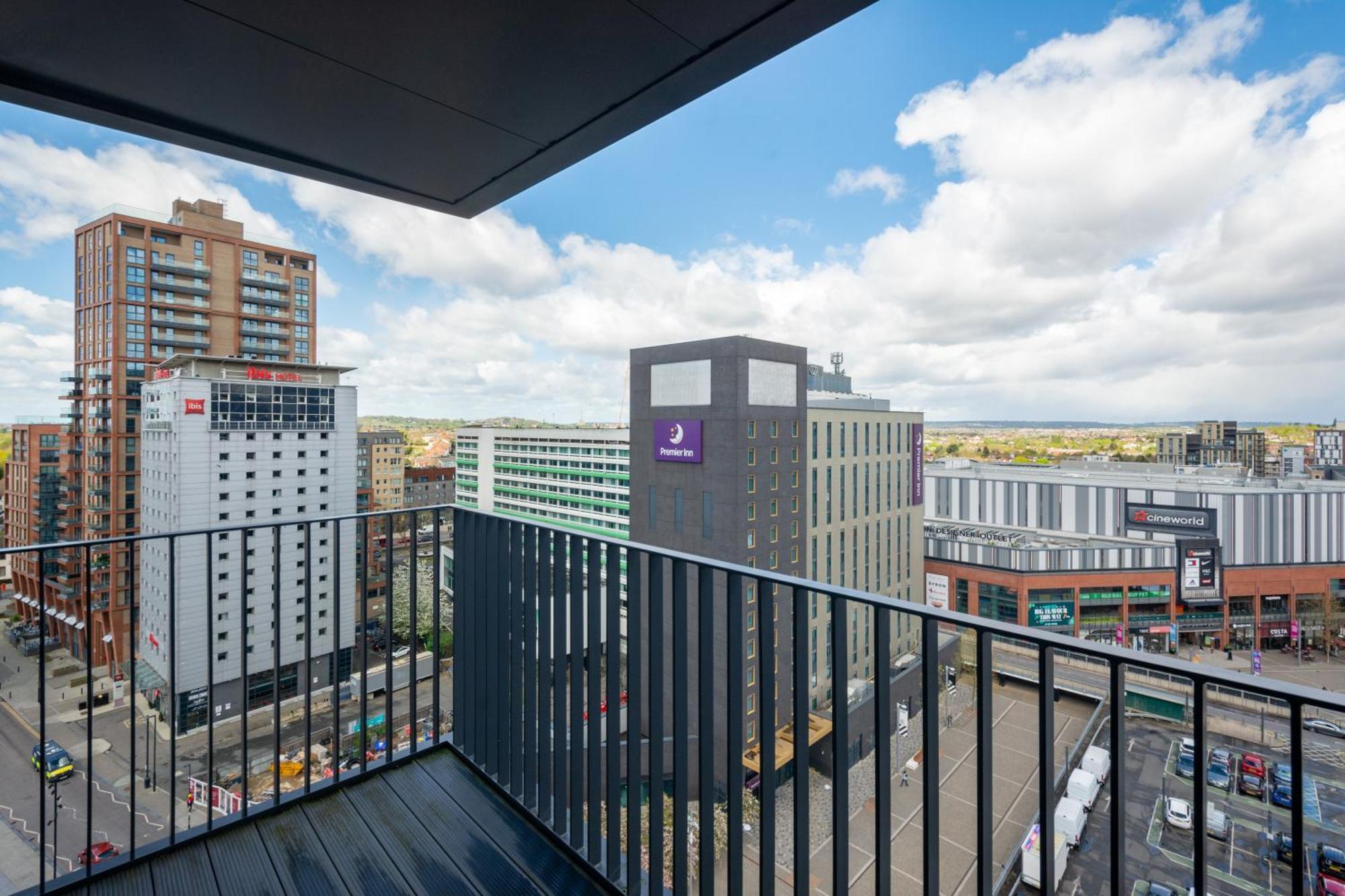 Mysquare State-Of-The-Art 1 Bedroom Apartments Near Wembley Park London Exterior photo